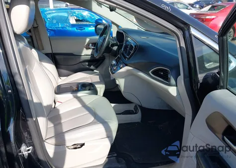 2021 Chrysler Voyager Lxi z USA, uszkodzony, nr VIN 2C4RC1DG2MR551912